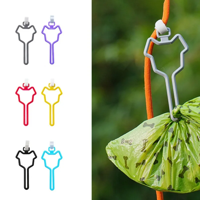 Poop Bag Dispenser - ที่เก็บถุงเก็บอุจจาระสุนัข ที่หนีบถุงเก็บของเสียสัตว์เลี้ยง แบบคลิปหนีบสายจูงสุนัข ใช้งานได้โดยไม่ต้องใช้มือ ที่จ่ายถุงเก็บอุจจาระสุนัขสำหรับเดินเล่นกลางแจ้ง คลิปหนีบถุงเก็บอุจจาระสุนัข